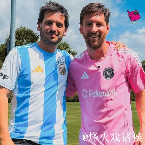 梅西与球迷互动 梅西与球迷互动